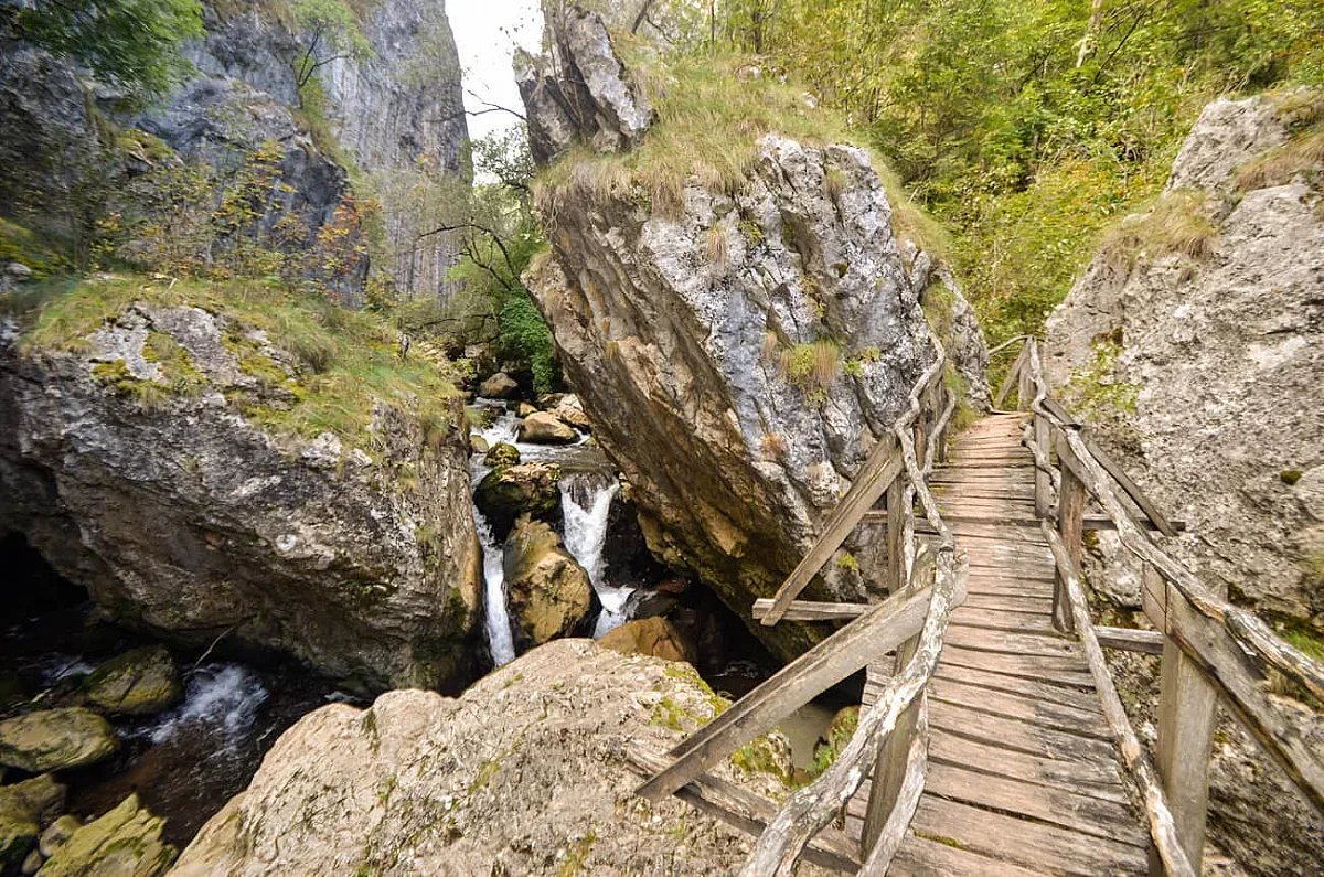 Ремонтират екопътеката в Ждрелото на река Ерма