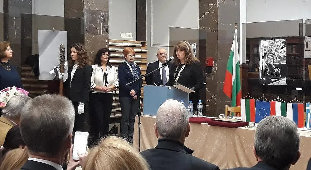 Илияна Йотова и Цацаров с награда „Ст. Стамболов“