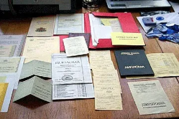 ВЪВ В. "СТАНДАРТ": Фалшиви дипломи  срещу биткойни