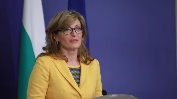 Захариева: Търсихме диалог с президента за Венецуела