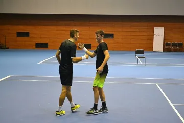 Донски и Лазаров продължават напред