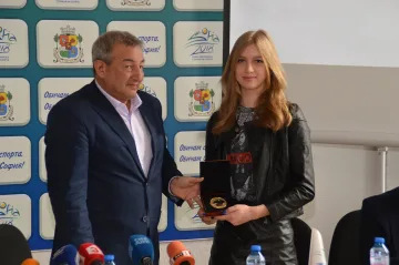 Специален приз за Александра Фейгин