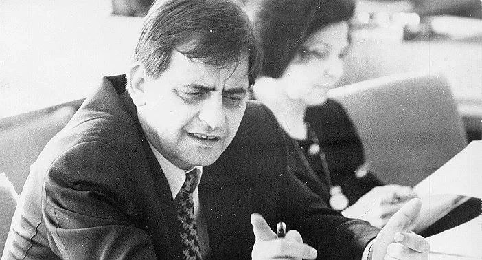 За Николай Добрев, двете папки и 4 февруари