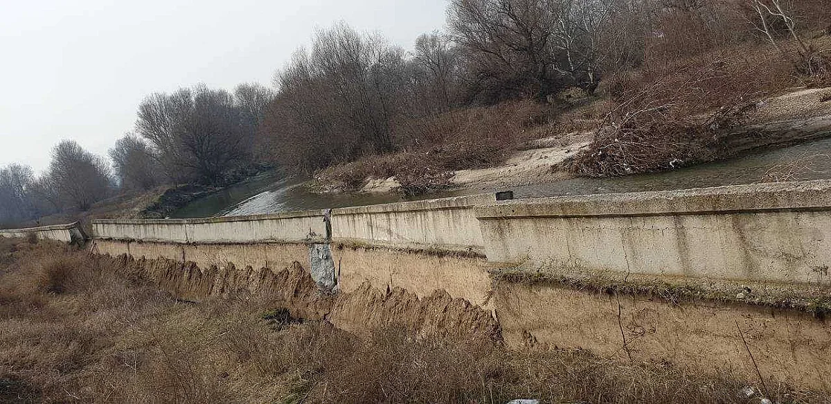 Чая прелива, Катуница пред наводнение