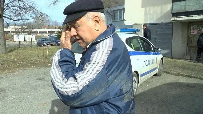 Трима цигани пребиха и ограбиха възрастен мъж