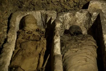 Откриха 40 мумии в Египет, десет са на деца