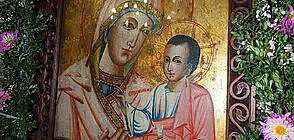 Храм, изграден с помощта на дядо Добри, отвори врати