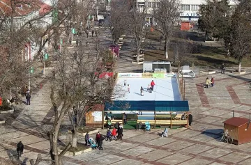Безплатна ледена пързалка за децата в Бяла Слатина