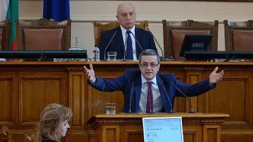 Биков: Хвърляте кал заради мечтата на Нинова да стане премиер