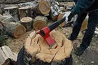 Кмет се прави на нотариус, отстраняват го, ще цепи дърва