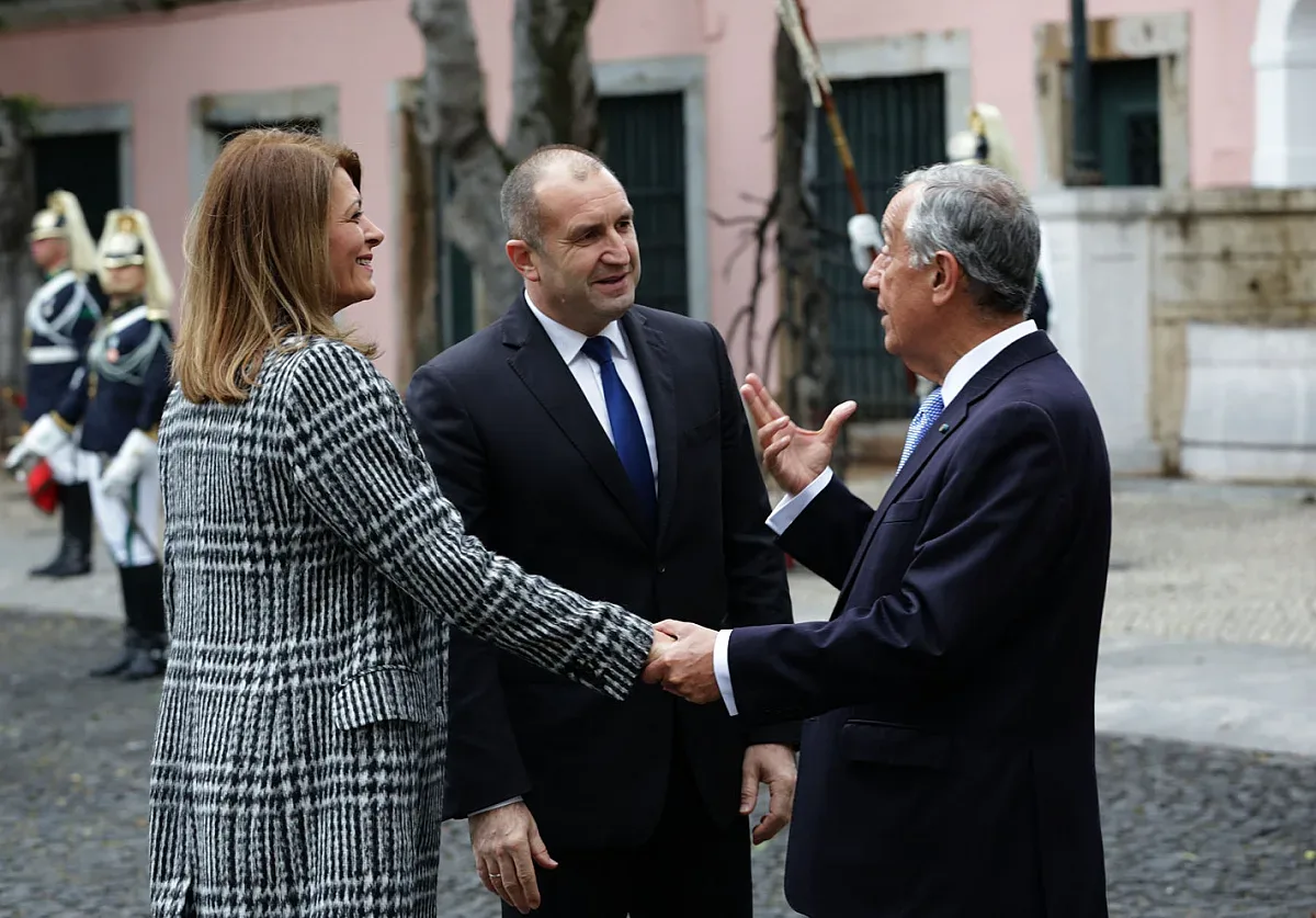 Радев пристигна на работно посещение в Португалия