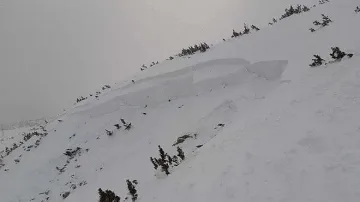 Сноубордист отърва смъртта в Пирин, след като активира лавина