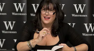 Авторката на „50 нюанса сиво“ с нов роман