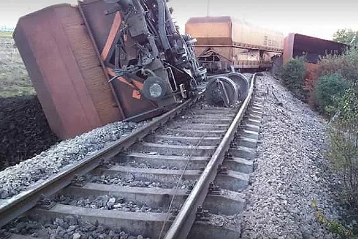 Неизправен вагон причинил дерайлирането на влака