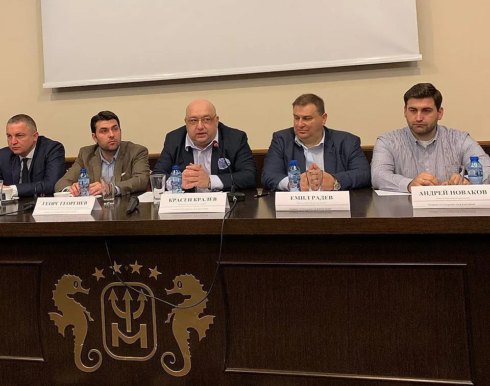 Министър Кралев: Развивайте потенциала си в България!