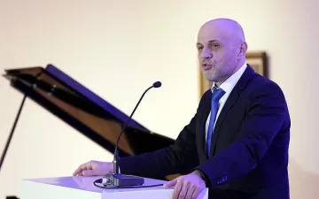 Дончев: Минус 1600 бройки в администрация засега