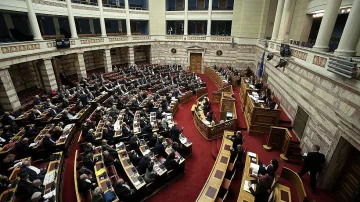 Размирици пред парламента в Атина