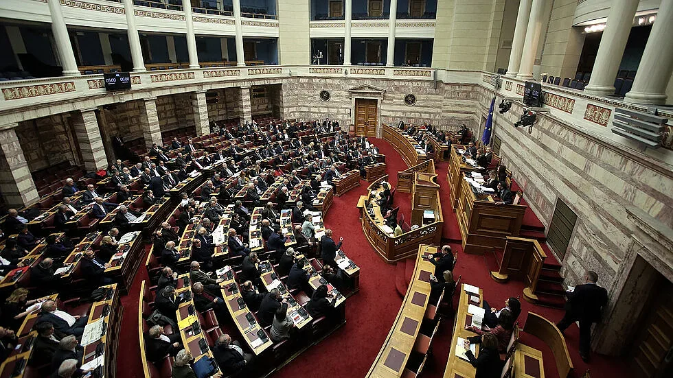 Размирици пред парламента в Атина