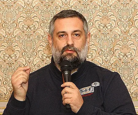 Братя Карамазови се завръщат в Народния