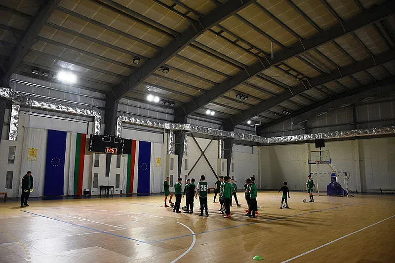 Зала "Скаптопара" с ново осветление