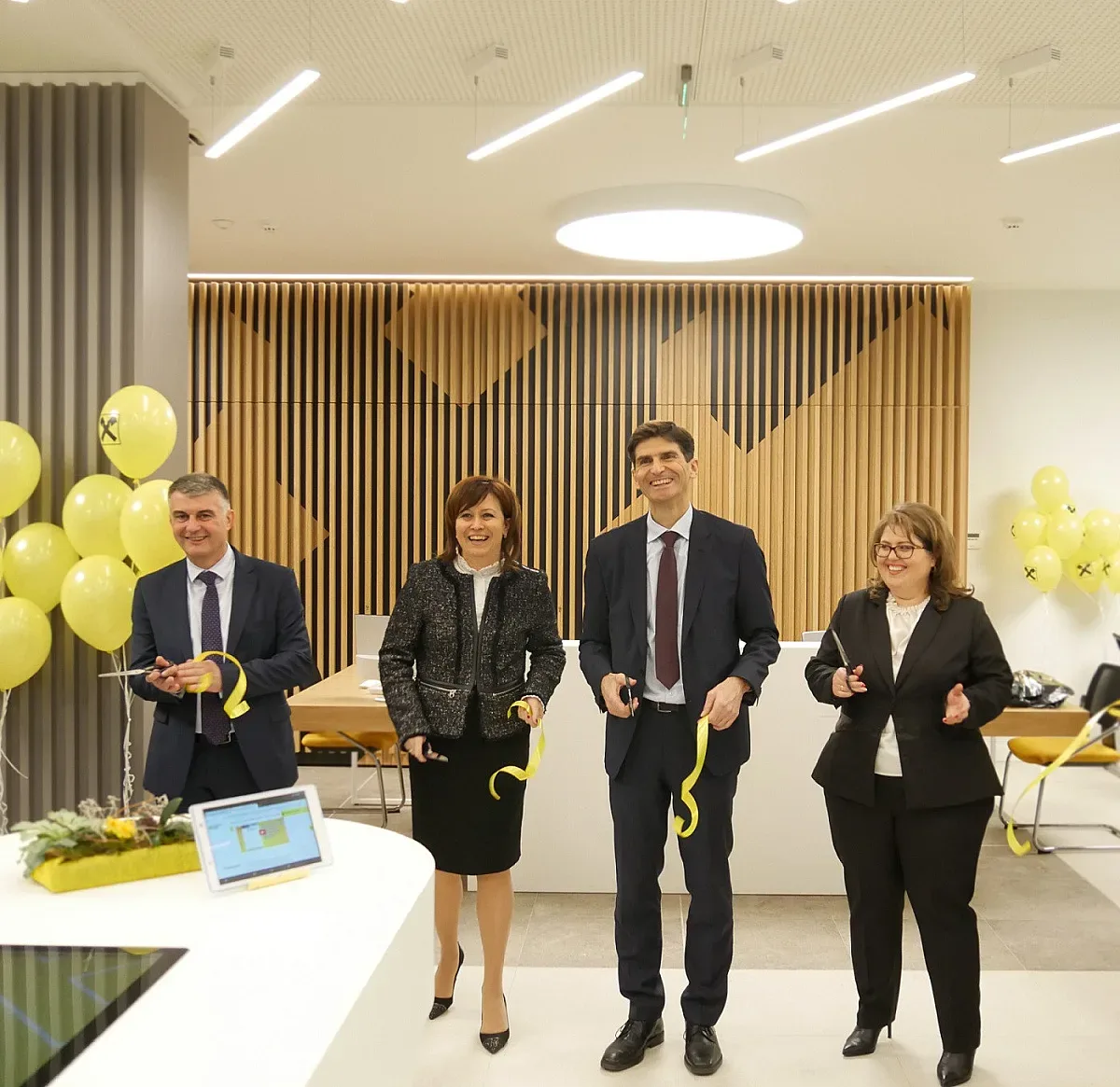 Райфайзенбанк с нова концепция за обслужването