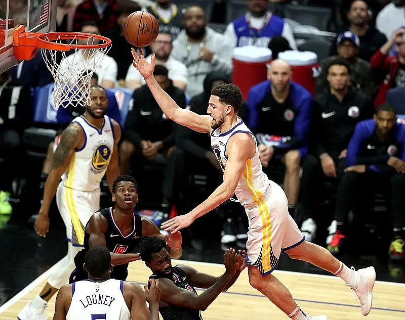 Клей Томпсън избухна с 10 поредни тройки (ВИДЕО)