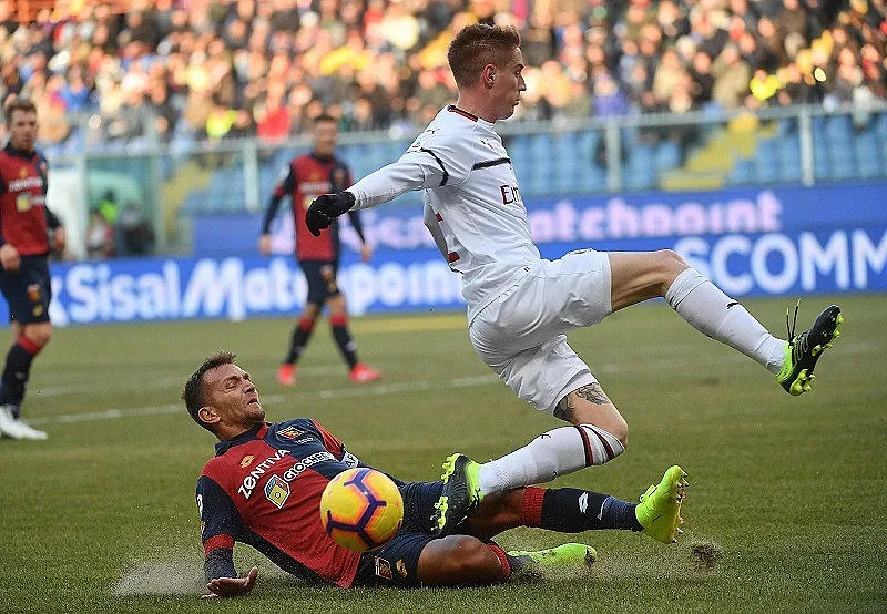 Милан пак е в четворката (ВИДЕО)