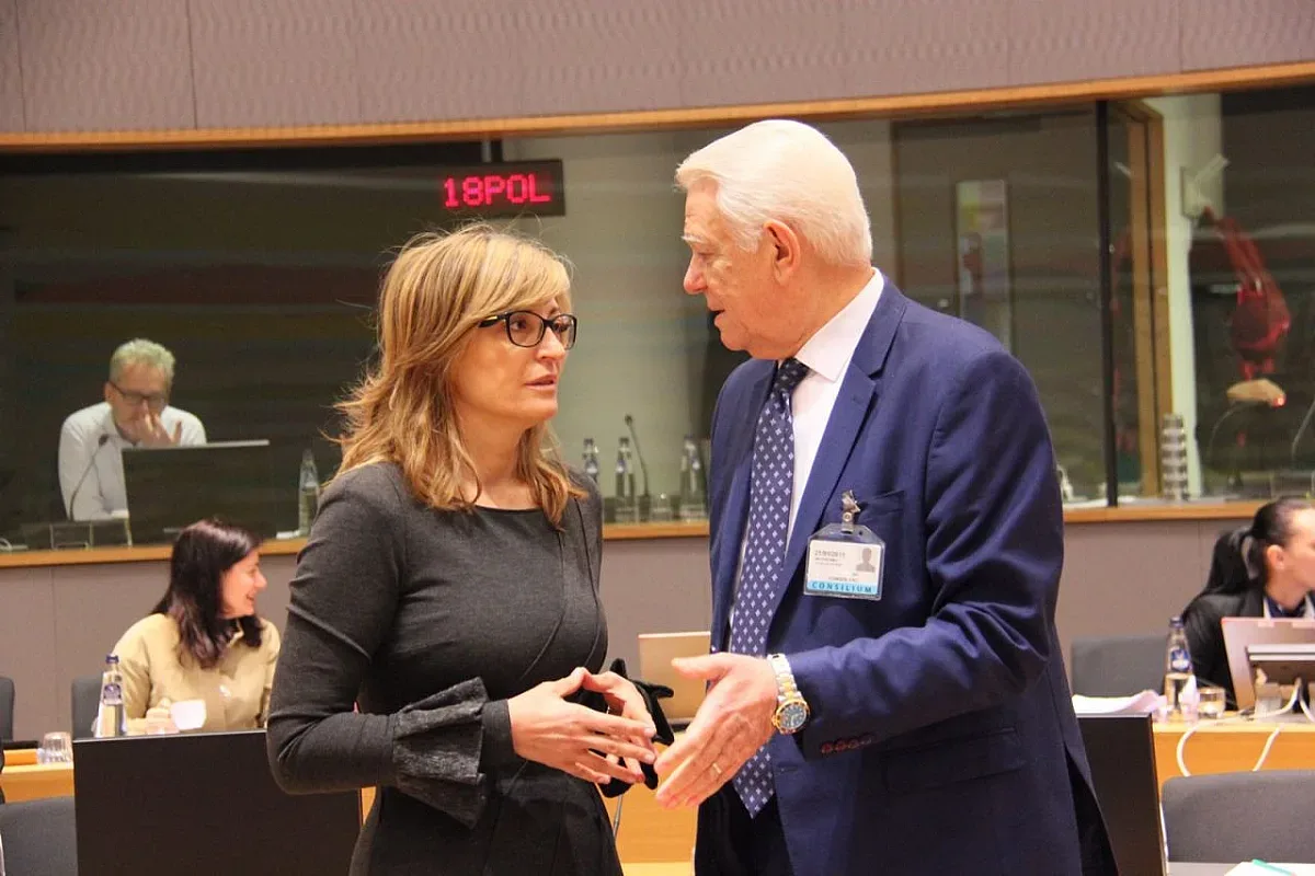 Захариева: Дезинформацията е сериозно изпитание пред сигурността