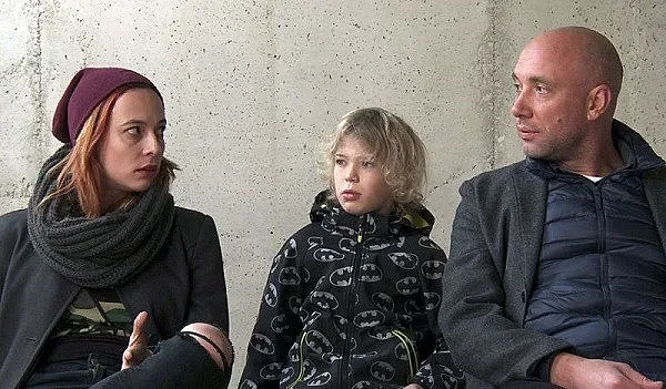 Сериозни родители играят в „Денят на бащата“