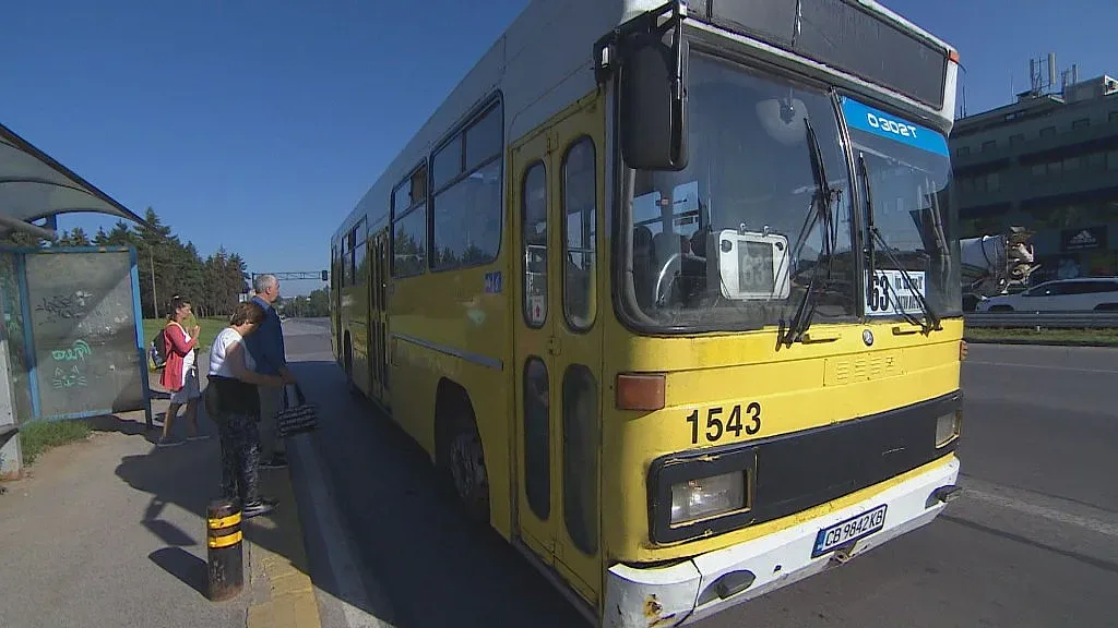 Запечатали автобус за неиздаден билет от 1 лев