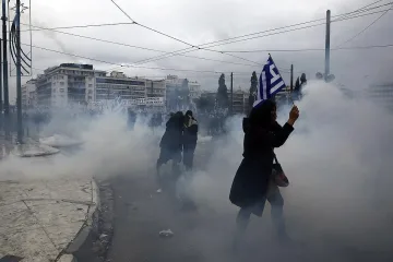 10 ранени при протестите в Атина /СНИМКИ/