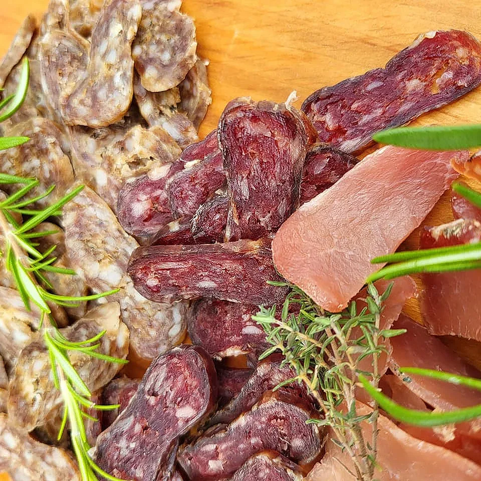 Голям празник на мезетата и греяната ракия