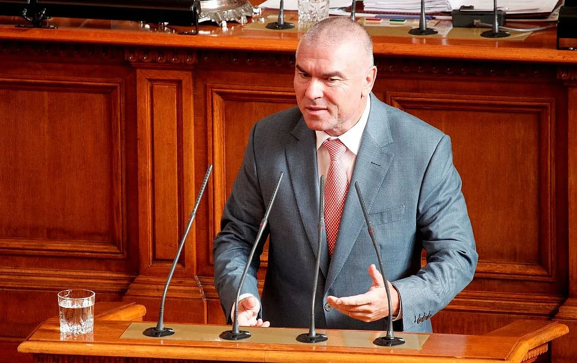 Воля се възмути от езика на омразата на Каракачанов