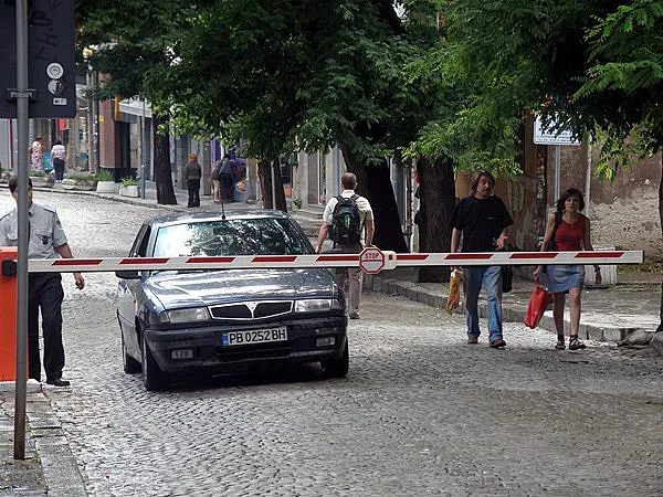 Монтират електронната бариера в Стария град