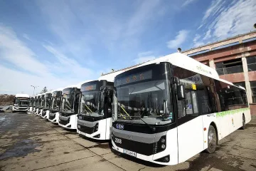 С 10% вдигат заплатите на шофьорите на автобуси в София