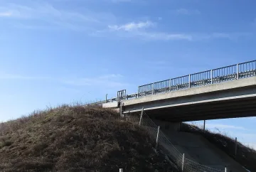 Парапети и мантинели отмъкнати от магистрала Марица