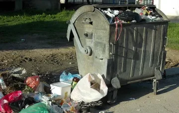 Съдът: Кофа за боклук е невинна в катастрофа