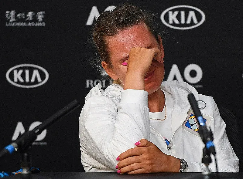 Азаренка се разплака на брифинг