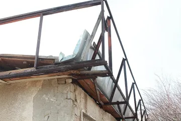 Ураганът отнесе покриви в 5 града (ОБЗОР)