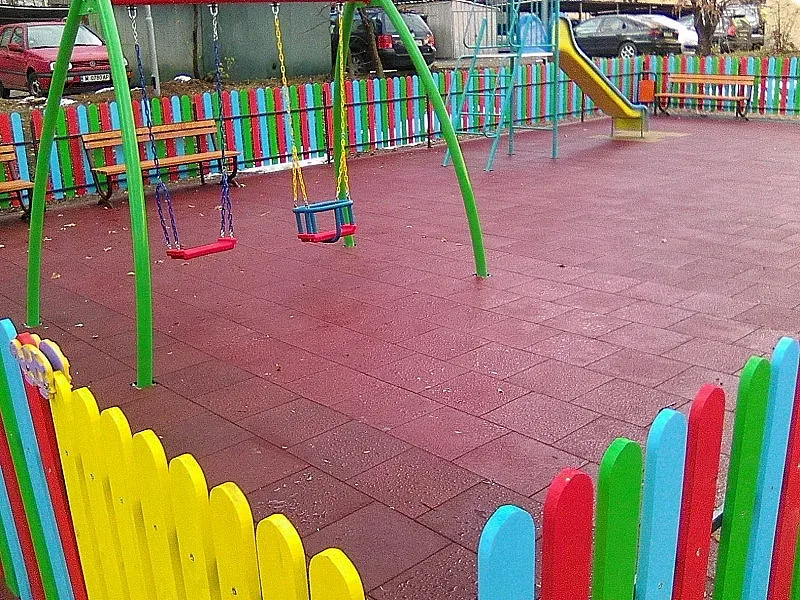 Нова детска площадка за децата във Вършец
