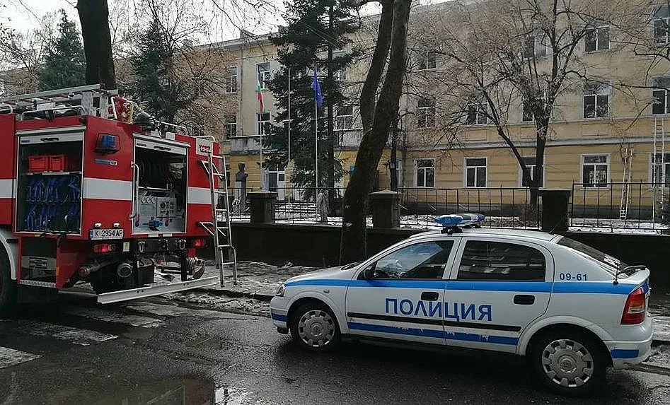 В Кърджали наградиха смели пожарникари