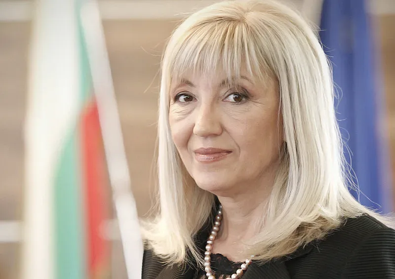 Аврамова праща на БСП договора за АМ „Хемус”