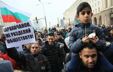 Роми на бунт срещу Каракачанов