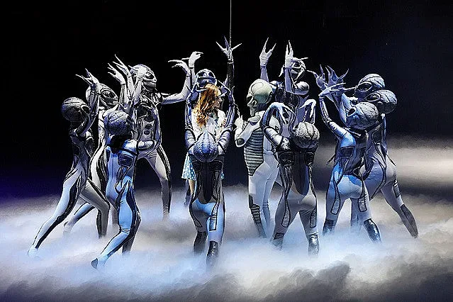 „Болшой московский цирк“ идва с летяща чиния