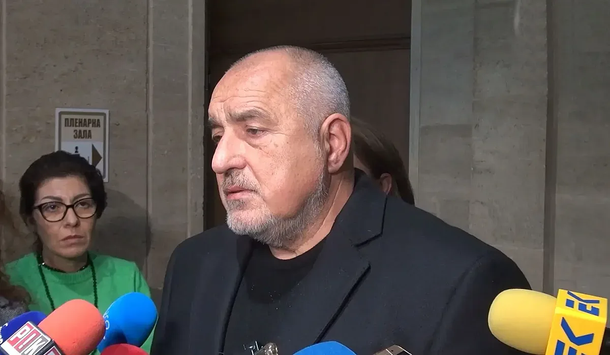 Борисов съсипа Радев! Свали секретарките от мерцедесите