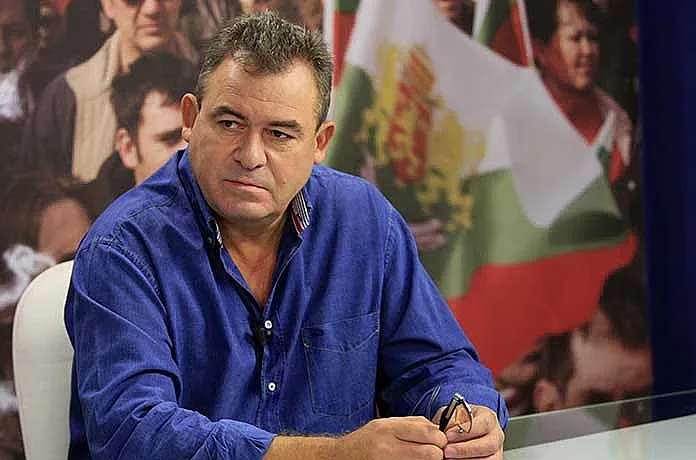 Бонев стана блогър, Командира - лаборант