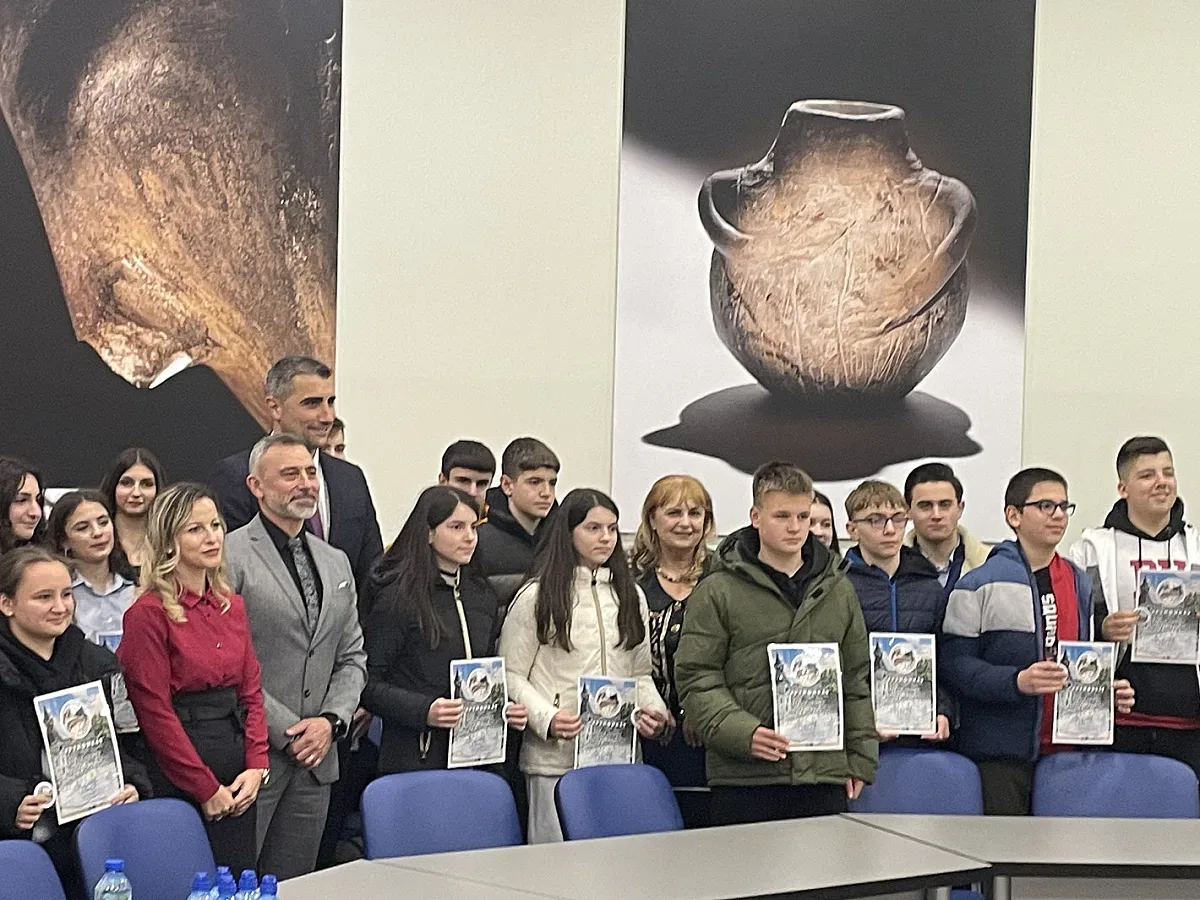 Младежка академия с вълнуващ клип и изложба за Чудесата на Пазарджик