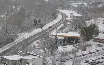 Снегът усложнява пътната обстановка в страната