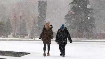 Валежи от сняг и дъжд в цялата страна