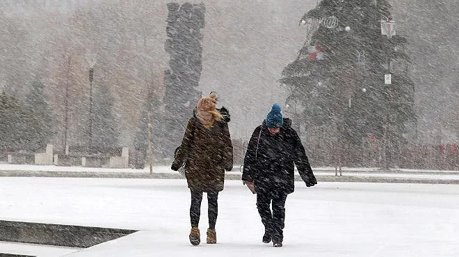 Валежи от сняг и дъжд в цялата страна